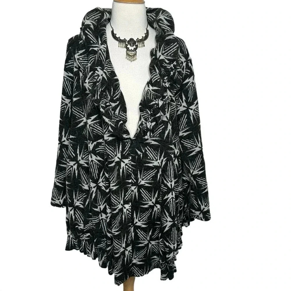 Fluide Paris‎ plus oversized black + white shabby chic ruffled trim jacket